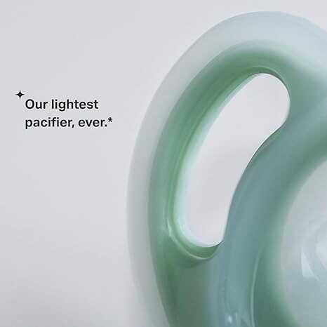 Tommee Tippee Ultra-Light Silicone Pacifier, 0-6 months, Symmetrical One-Piece Design, BPA-Free Silicone Binkies, Pack of 4